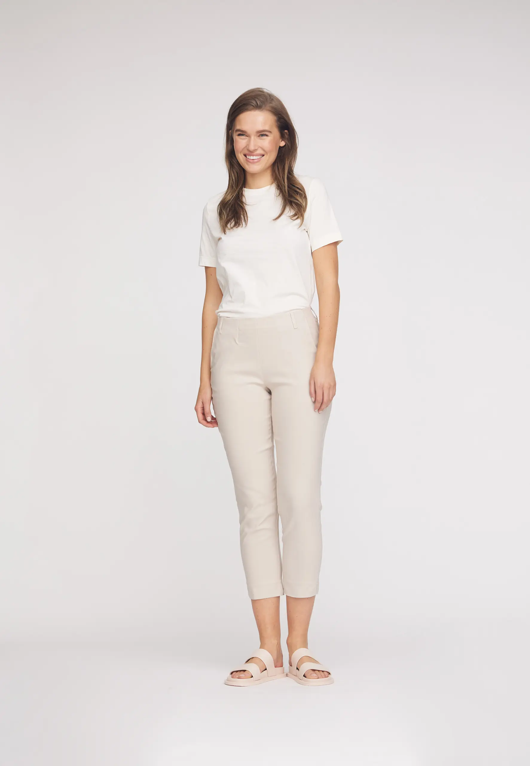 Taylor croped sand fram scaled