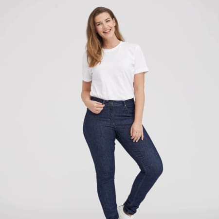 Laura jeans fram